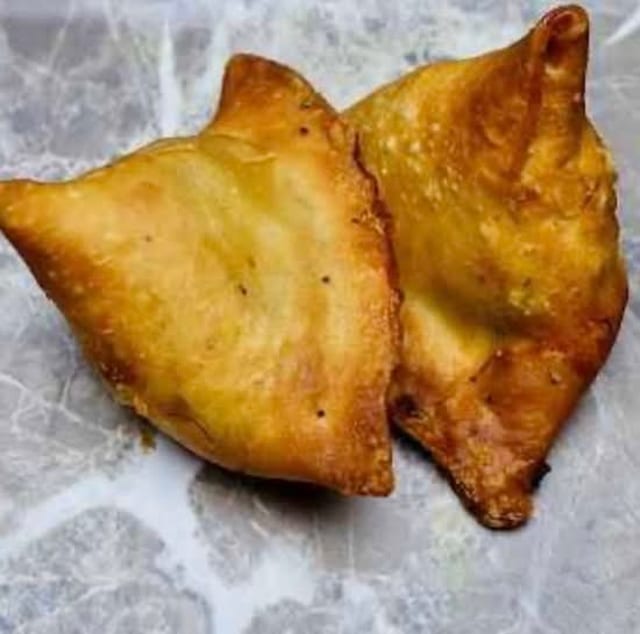 Vegetable Samosa (2 Pieces).